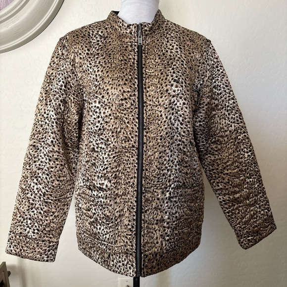 The Unbranded Brand Jackets & Blazers - Reversible  quilted women’s Chic Leopard Print  other side dark gray Jacket. XL
